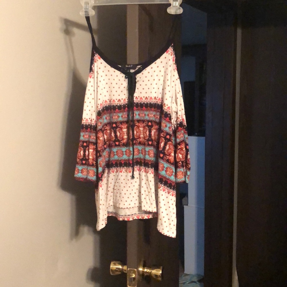 Shirt with cut in sleeves